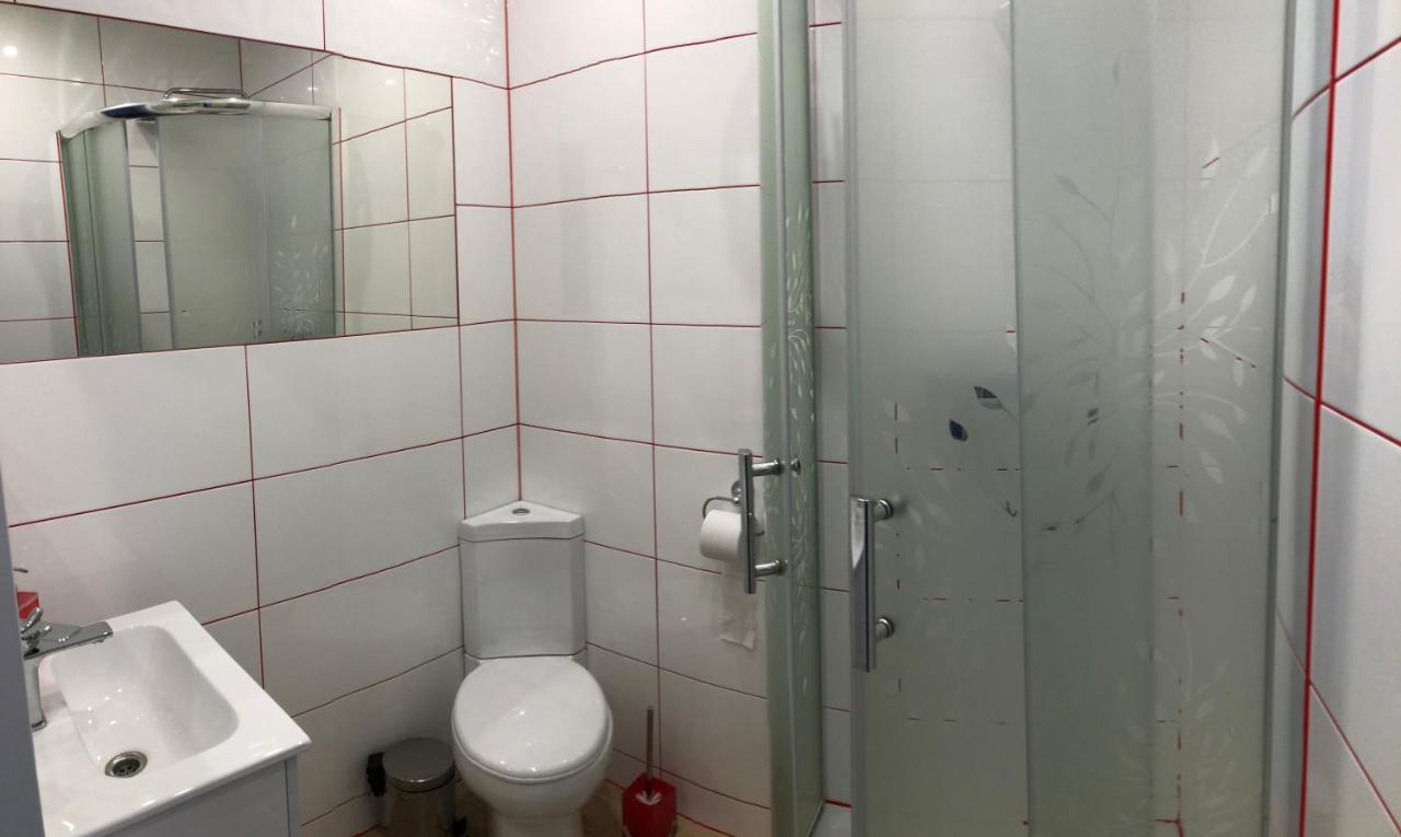 Pokój Trzyosobowy z prywatną łazienką