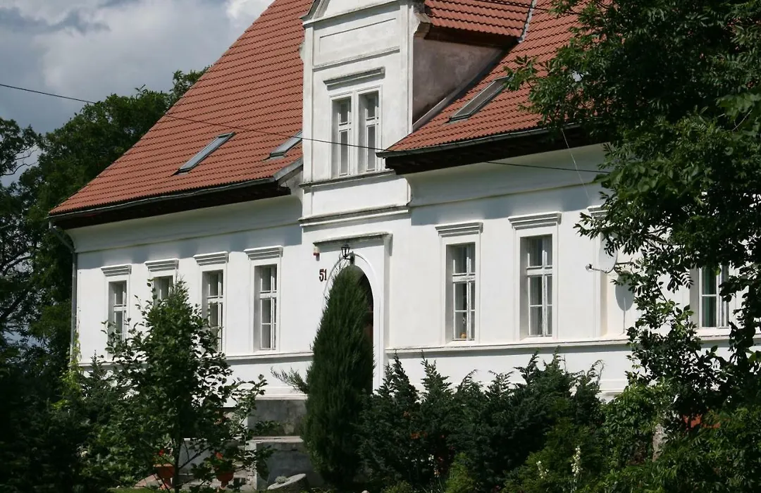 Miodowy Dwór-1