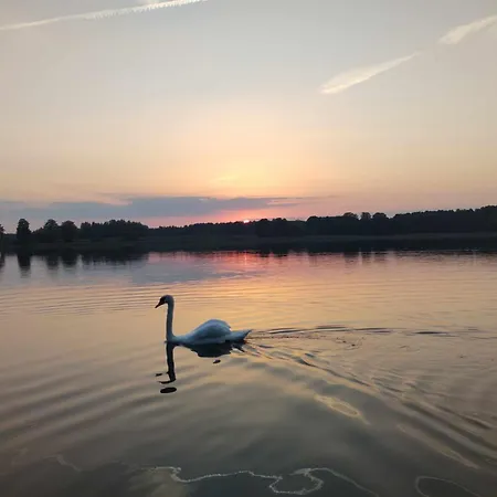 Pokoje z łazienkami nad Jeziorem Serwy-3