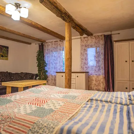 Folwark i apartameny Malinowy Chruśniak-3