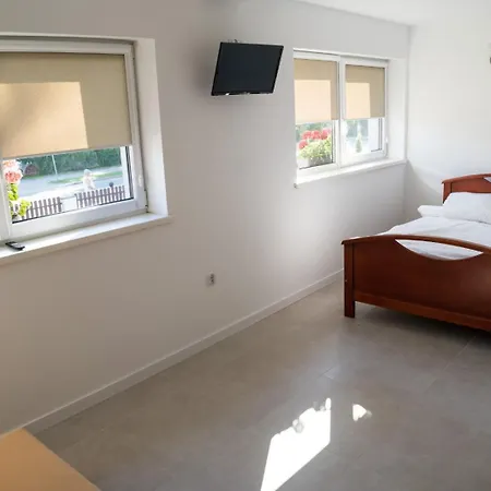 Apartamenty i pokoje „Pod Świerkami”-3
