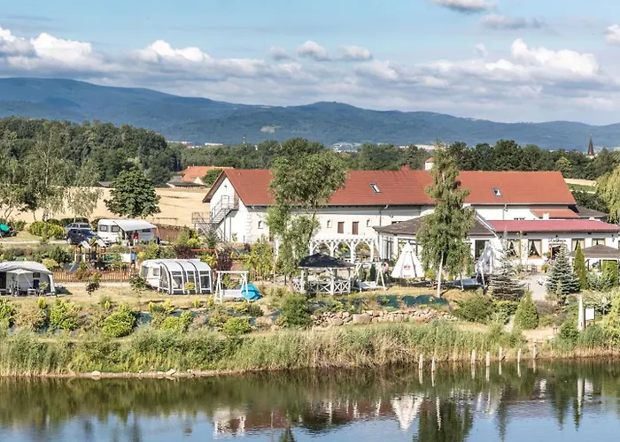 Forteca, pokoje gościnne nad stawem Dzierżoniów