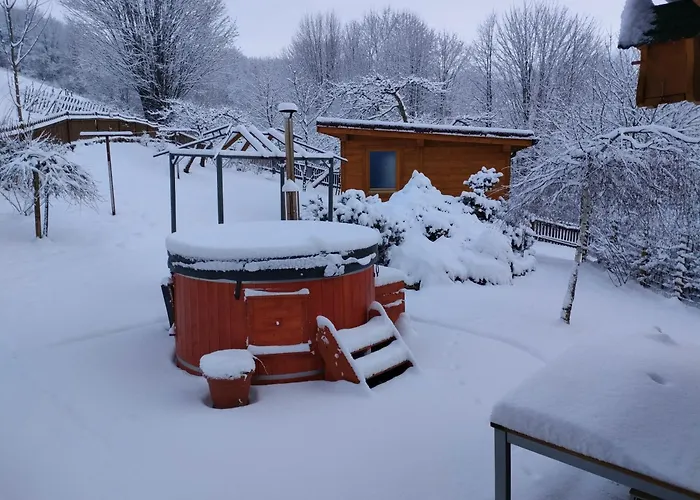 Agroturystyka u Matysa, Wisła - apartamenty i pokoje ogród z placem zabaw z basenem balią oraz przestrzenią dla dzieci Święta Wielkanocne z wyżywieniem domowa kuchnia Widok na góry szlaki turystyczne spacery